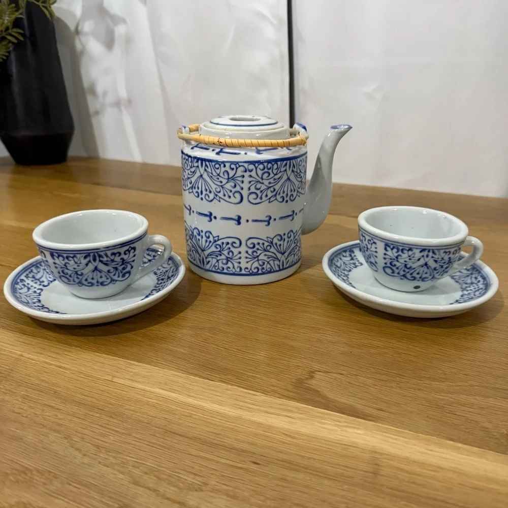 Blue Floral Porcelain Teapot and Cup Set - Classic Ceramic Tea Service